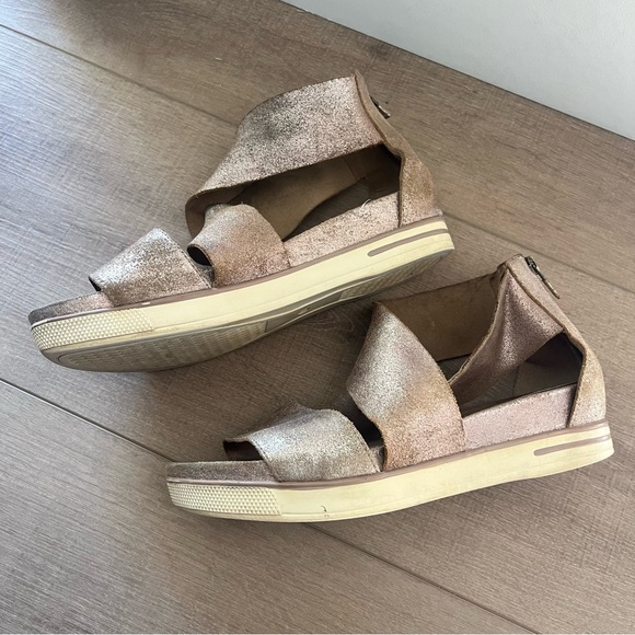 Eileen Fisher Shoes - Eileen Fisher Sport Sandal Wedge‎ Women 8.5 Bronze Frozen Metallic Suede Strappy